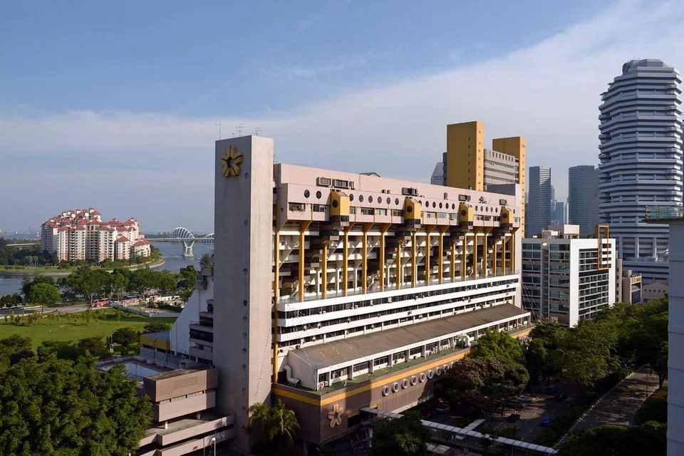 Setelah ia selesai dibina pada 1973, Golden Mile Complex merupakan salah satu bangunan serba guna besar yang pertama di Singapura, yang menyepadukan penggunaan komersial, rekreasi serta perumahan di bawah satu bumbung. - FOTO: Fail 