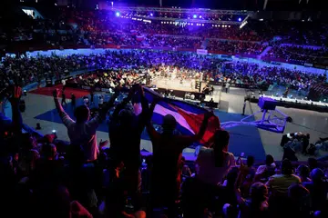 Jawatankuasa Olimpik Antarabangsa (IOC) mengumumkan bahawa sukan Tinju tidak akan diadakan di Sukan Los Angeles 2028 jika persekutuan kebangsaan gagal melantik badan antarabangsa baru. 