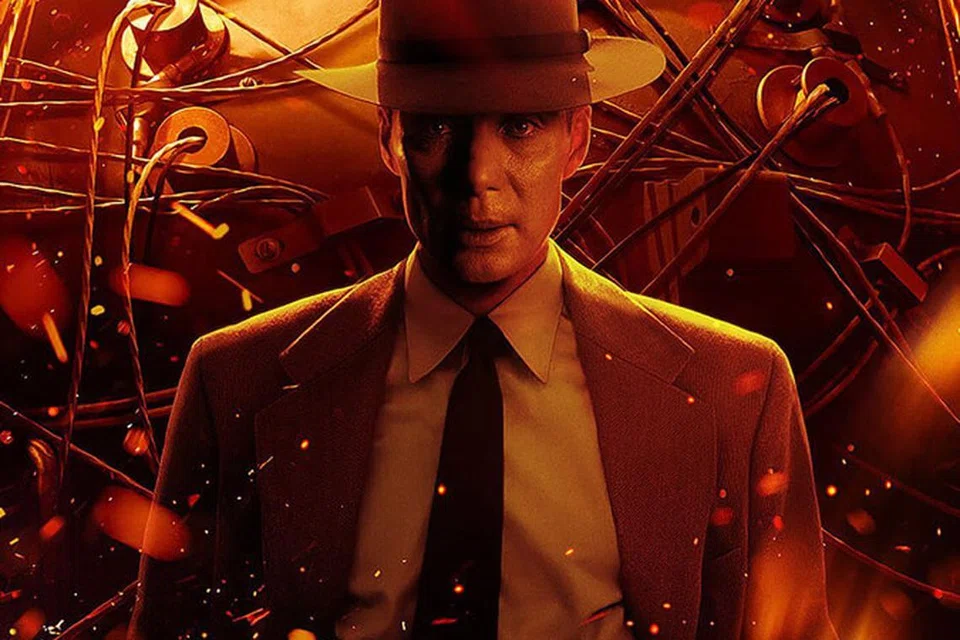 SERBA SALAH: Filem ‘Oppenheimer’ menyelongkar kisah pakar fizik, J. Robert Oppenheimer, yang rasa bersalah mengenang bom yang dicipta boleh memusnahkan kota sebagaimana yang berlaku di Hiroshima.