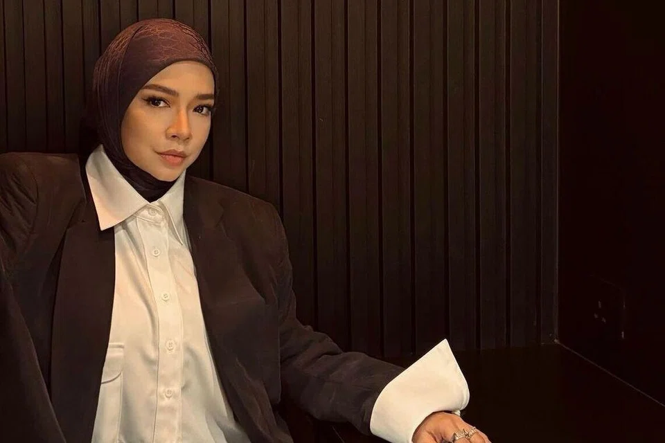 nora danish, Mickey Ayo