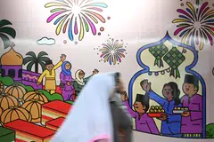 Kukuhkan ikatan keluarga berangkai yang lebih besar semasa Syawal dengan tradisi kunjung-mengunjung.