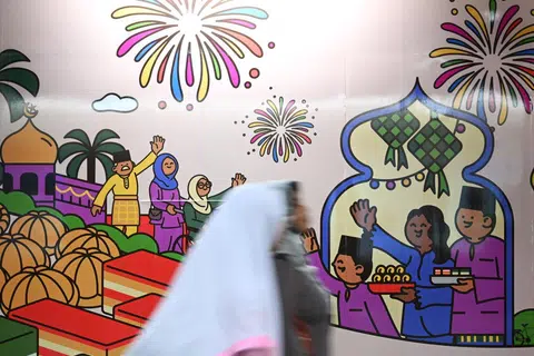 Kukuhkan ikatan keluarga berangkai yang lebih besar semasa Syawal dengan tradisi kunjung-mengunjung.