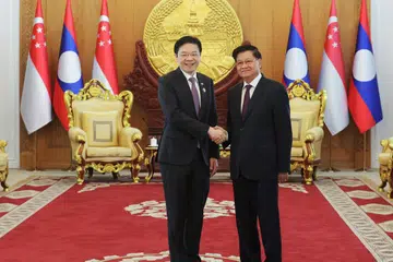 Perdana Menteri, Encik Lawrence Wong (kanan), bersama Presiden Laos, Encik Thongloun Sisoulith, semasa lawatannya ke negara tersebut pada 12 Oktober.