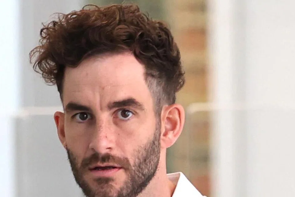 Warga Britain, Encik George Ernest Hyde, telah dibebaskan daripada tuduhan mencabul seorang wanita di Connaught Drive sekitar 10.30 malam pada 16 September 2023.