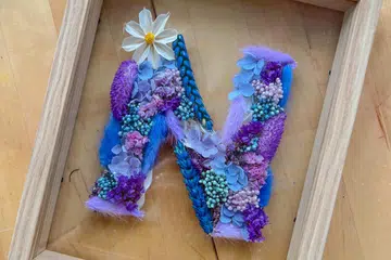 Bengkel Menyusun Bunga Dalam Bingkai pada bayaran hanya $15 seorang bagi pelanggan BH.