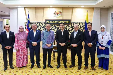 Menteri Besar Johor, Datuk Onn Hafiz Ghazi, Menteri Ekonomi Malaysia, Encik Akmal Nasrullah Mohd Nasir, RMK-13