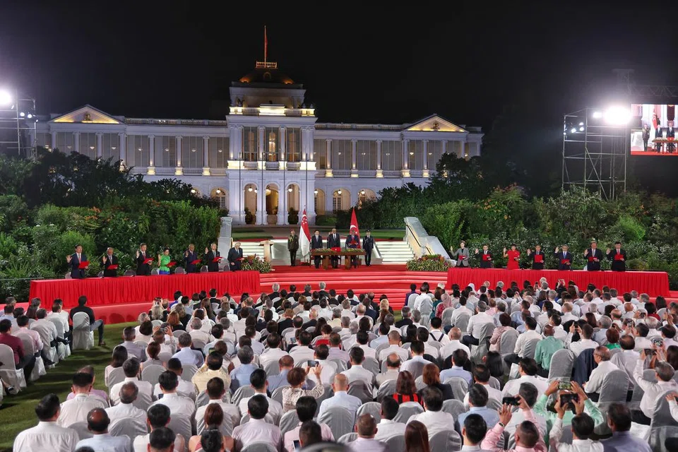 Lebih 870 tetamu hadir di Istana pada 15 Mei menyaksikan Encik Lawrence Wong mengangkat sumpah sebagai Perdana Menteri keempat Singapura.