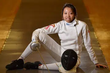 HARUMKAN NAMA NEGARA: Walaupun kali pertama bertanding dalam Sukan SEA, Kiria megharumkan nama negara apabila beliau memenangi pingat emas kedua Singapura dalam sukan lawan pedang. - Foto BH oleh LIM YAOHUI