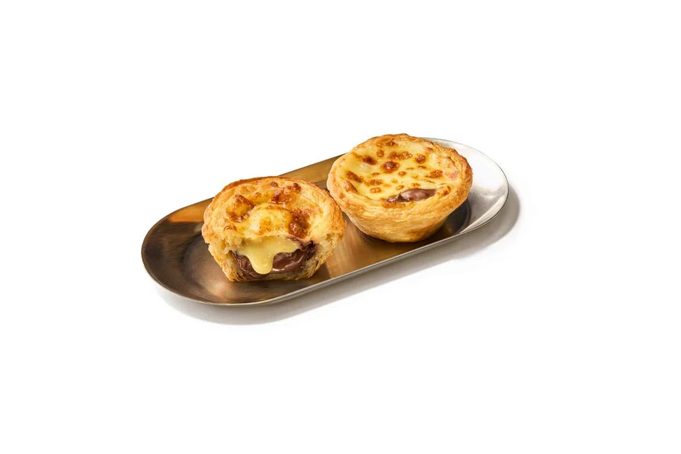 Pastri ‘Choco Banana Tarts’ dengan rasa mentega, diisi dengan coklat dan puri pisang yang cair di dalam, berserta lapisan keju mozarela. 