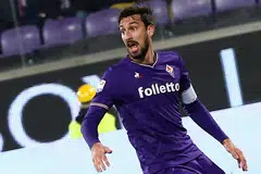 KEMATIAN MENDADAK: Astori (atas) meninggal dunia semasa di dalam bilik hotel penginapan pasukan di Udine - sebelum Fiorentina turun menentang Udinese dalam Serie A Italy Ahad lalu. - Foto REUTERS