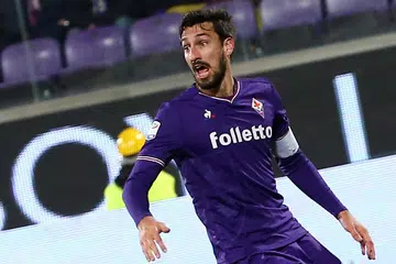 KEMATIAN MENDADAK: Astori (atas) meninggal dunia semasa di dalam bilik hotel penginapan pasukan di Udine - sebelum Fiorentina turun menentang Udinese dalam Serie A Italy Ahad lalu. - Foto REUTERS
