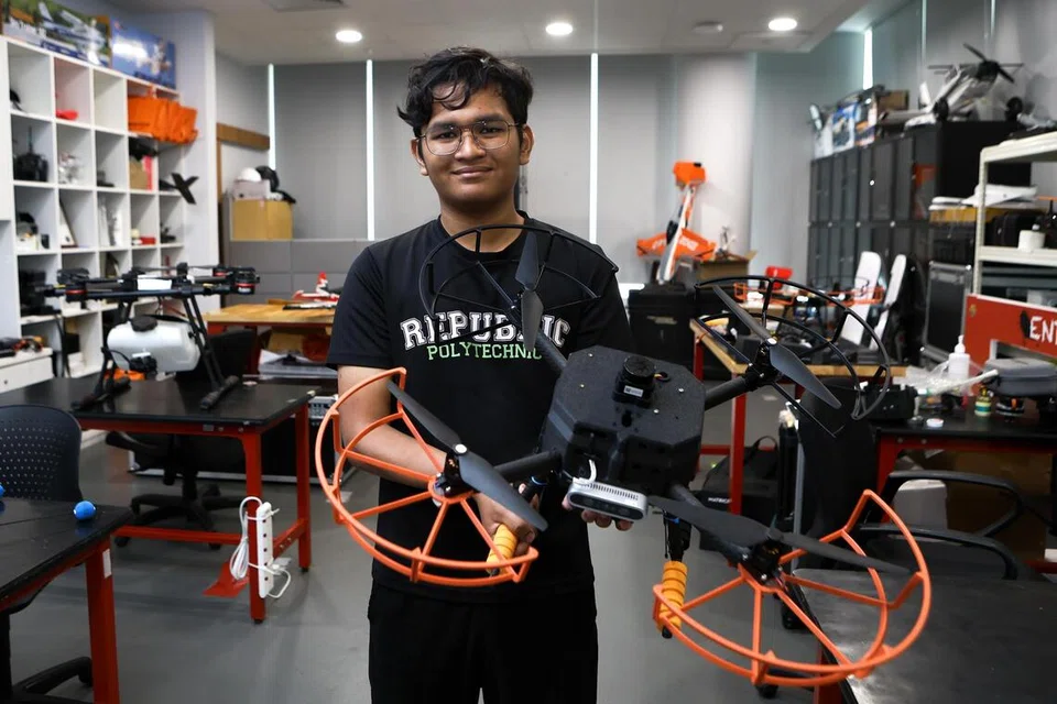 Encik Shafriel Nur Iman Shammuain, pelajar tahun tiga jurusan Pengurusan Penerbangan di Politeknik Republic (RP), dalam gambar pada 28 Ogos ini, telah mewakili Singapura dalam Pertandingan WorldSkills (WSC) ke-48 di Shanghai dari 22 hingga 27 September. Bidang sistem pesawat tanpa pemandu, yang diceburinya, merupakan antara bidang terbaharu yang diperkenalkan dalam pertandingan kemahiran antarabangsa itu.