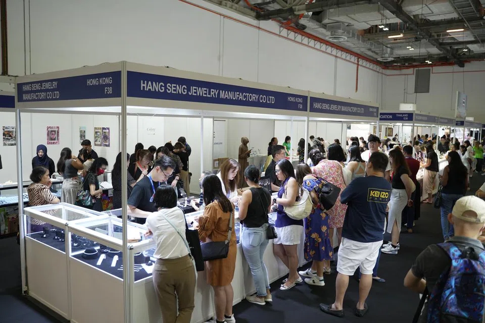 Lebih 335 jenama barang kemas menyertai acara Ekspo Barang Kemas Antarabangsa Singapura (SIJE) buat edisi ke-19 pada 2024. Ia menyaksikan jumlah penyertaan syarikat jenama barang kemas yang terbesar dalam sejarah acara tersebut.