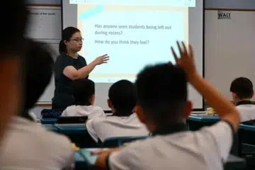 Kementerian Pendidikan (MOE), Desmond Lee, isu buli di sekolah, hukuman rotan, pilihan terakhir, parlimen