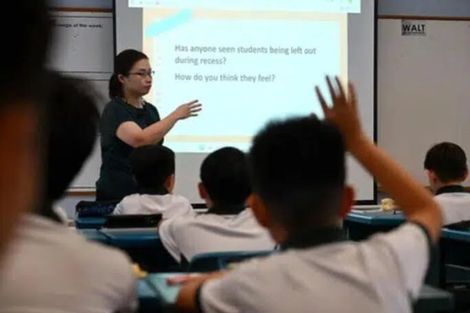 Kementerian Pendidikan (MOE), Desmond Lee, isu buli di sekolah, hukuman rotan, pilihan terakhir, parlimen