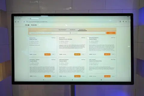 Portal ‘Jobs Anywhere @ North West’ menawarkan pekerjaan dari pelbagai industri dan tahap jawatan, daripada pekerjaan mikro – kerja jangka pendek atau sementara – kepada jawatan profesional, pengurus, eksekutif dan teknisyen (PMET). 
