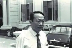 TAN KIA GAN: Mantan Menteri Pembangunan Negara Tan Kia Gan telah disiasat pada Ogos 1966 kerana cuba membantu rakan rapat dan anaknya menjual pesawat Boeing kepada syarikat penerbangan Malaysian Airways.  