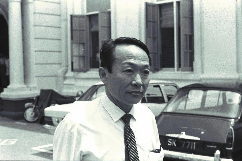 TAN KIA GAN: Mantan Menteri Pembangunan Negara Tan Kia Gan telah disiasat pada Ogos 1966 kerana cuba membantu rakan rapat dan anaknya menjual pesawat Boeing kepada syarikat penerbangan Malaysian Airways.  