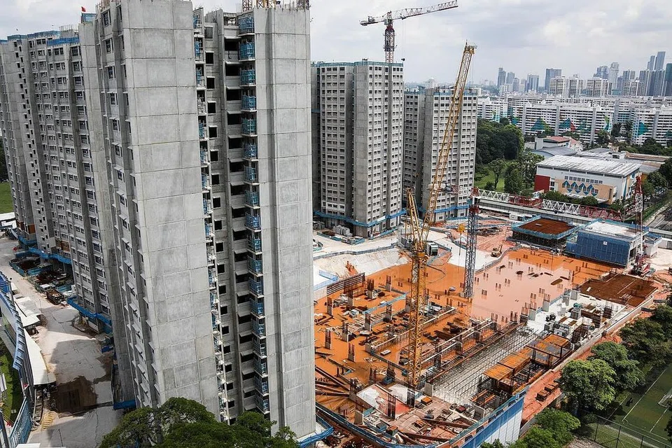 KERJA TERTANGGUH: Lima projek BTO tertangguh adalah Sky Vista @ Bukit Batok, Senja Heights dan Senja Ridges di Bukit Panjang, Marsiling Grove di Woodlands (gambar atas) serta West Coast Parkview di Clementi. - Foto BH oleh KELVIN CHNG, ZAOBAO