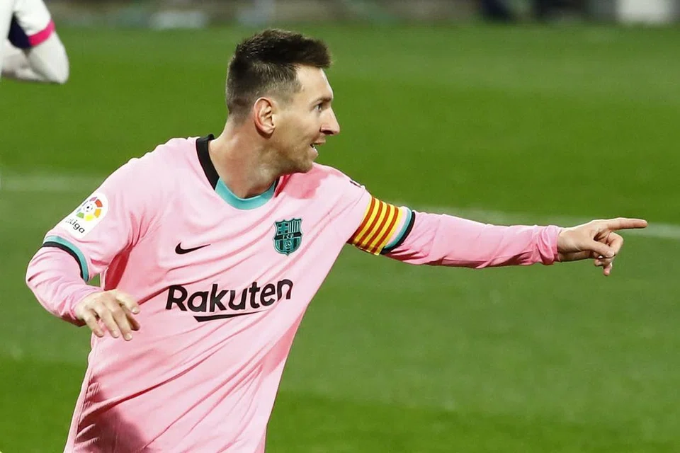 PECAH REKOD: Gol ke-644 Messi untuk Barcelona muncul pada minit ke-65 dalam kemenangan mereka ke atas Real Valladolid. - Foto REUTERS