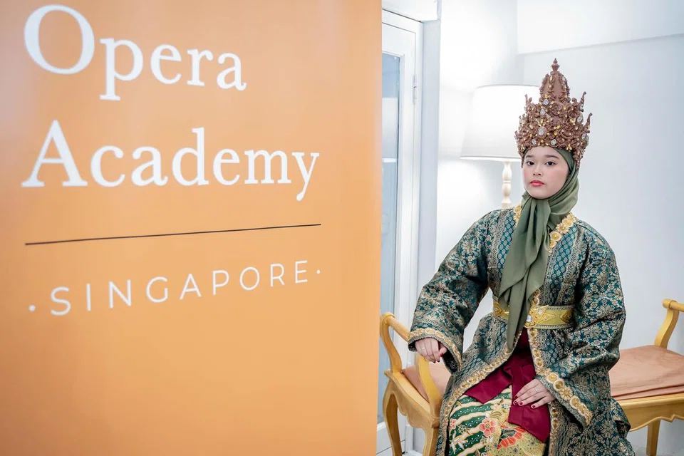 Cik Dilaisya Mohammad Sual, mahasiswi kursus ijazah kepujian dalam pengurusan seni di Maktab Seni Lasalle, Universiti Seni Singapura (UAS), ingin lebih mendalami bidang pengurusan perniagaan dalam aspek penjenamaan, pentadbiran dan kewangan yang juga penting dalam kerja seni.
