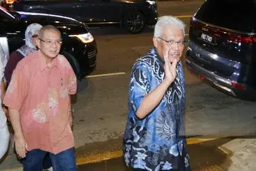 Pengasas Parti Wawasan Negara (Wawasan), Datuk Seri Hamzah Zainudin (depan) ketika hadir untuk mesyuarat dan pertemuan dengan Ahli Parlimen Perikatan Nasional di Kuala Lumpur, pada malam 17 Jun