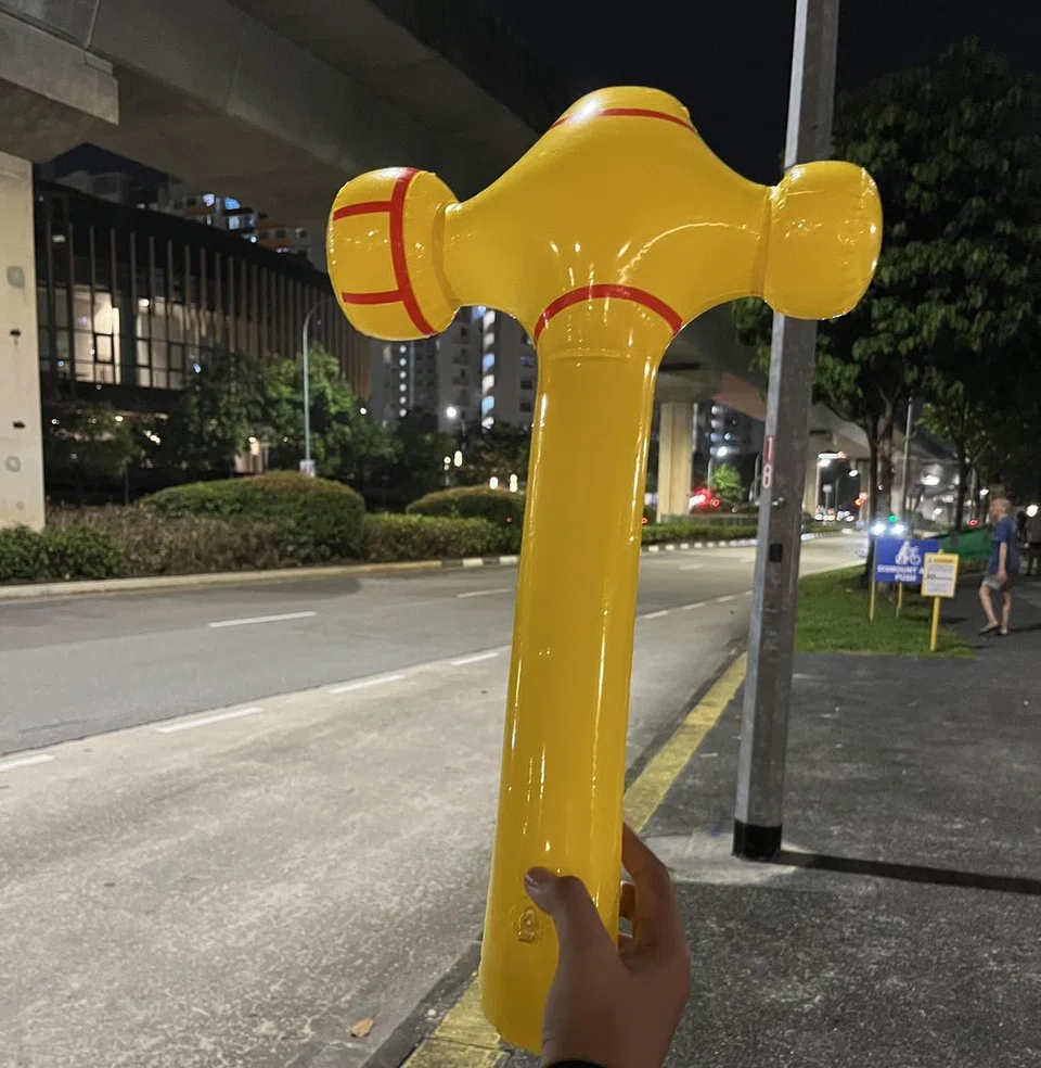 Belon tukul berwarna kuning oleh Parti Pekerja (WP) telah menjadi satu simbol di setiap perhimpunan dan rapat politik mereka. Di setiap rapat politiknya, terdapat sekumpulan peniaga menjualnya dengan harga 3 untuk $10. 