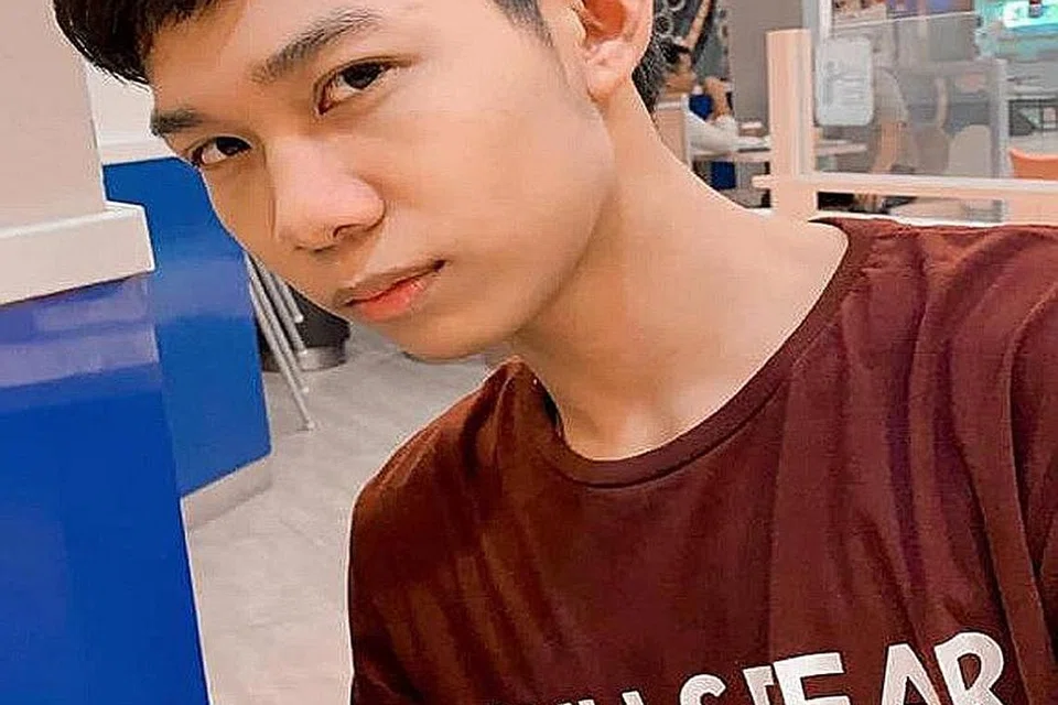 Nama: Aiman Hakim Mohamed Roslan Umur: 17 tahun Bidang Diceburi: Sains makanan dan masakan
