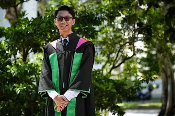 TIDAK SANGKA: Encik Muhd Farid Saifuddin, 20 tahun, tidak sangka menjadi antara pelajar dengan keputusan yang tinggi dalam kursus sains biomedikal di Republik Politeknik. Foto BH oleh KUA CHEE SIONG