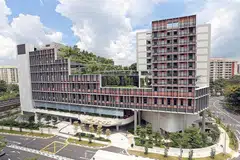 'KAMPUNG' UNTUK WARGA: Pembangunan bersepadu projek perumahan awam Kampung Admiralty ini merupakan contoh ke atas usaha memperbaiki kehidupan melalui pendidikan, penjagaan kesihatan dan perumahan. - Foto fail