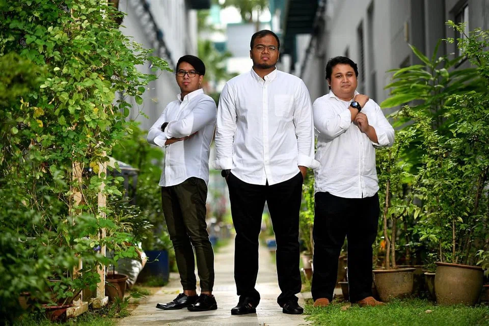 MEKARKAN MUZIK KEROHANIAN: The Wizdomz yang terdiri daripada lulusan Universiti Islam Antarabangsa Malaysia (UIAM), Amir Mansor, Sufi Jamalludin dan Luqman Hakim Hassan kembali menyebar pesanan murni dalam lagu 'Jiwa Ramadhan' dengan ketibaan bulan puasa minggu depan. - Foto BH oleh LIM YAOHUI