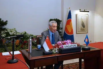 SIDANG TETAP DITERUSKAN: Encik Lee memberi ucapan di Sidang Asean ke-36 yang diadakan secara maya. - Foto MCI