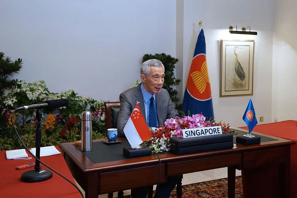 SIDANG TETAP DITERUSKAN: Encik Lee memberi ucapan di Sidang Asean ke-36 yang diadakan secara maya. - Foto MCI