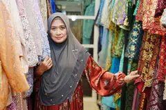 Cik Masturah Abdullah, pengasas Putri Mas Bridal yang ditubuhkan pada 1986, bertahan sehingga kini.