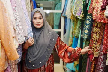 Cik Masturah Abdullah, pengasas Putri Mas Bridal yang ditubuhkan pada 1986, bertahan sehingga kini.