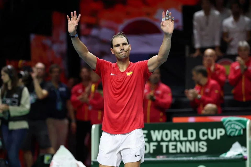 Malam penuh emosi bagi jaguh tenis Sepanyol, Rafael Nadal, yang mengiktiraf sokongan penyokong selepas kekalahannya dalam pertarungan Piala Davis. Beliau telah mengumumkan sebelum ini bahawa beliau akan berundur dari sukan itu selepas saingan Piala Davis. 