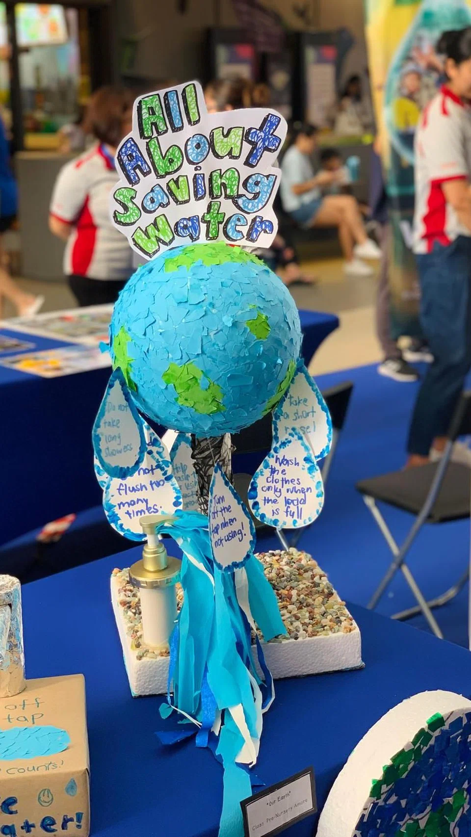 Karya seni kanak-kanak K1 dari  PCF Sparkletots@Jurong Central.