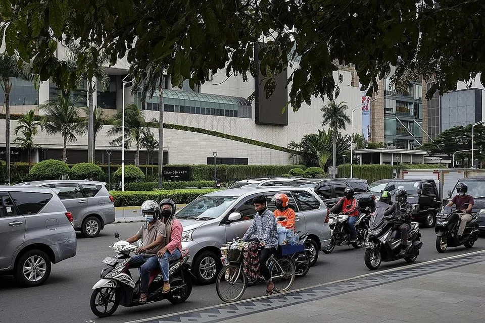 PERALIHAN MESRA ALAM: Jakarta mengambil langkah mengelak bencana perubahan iklim dengan melalui banyak kerjasama dan pembentukan pasukan petugas iklim yang ditubuhkan pada tahun 2020. - Foto EPA-EFE