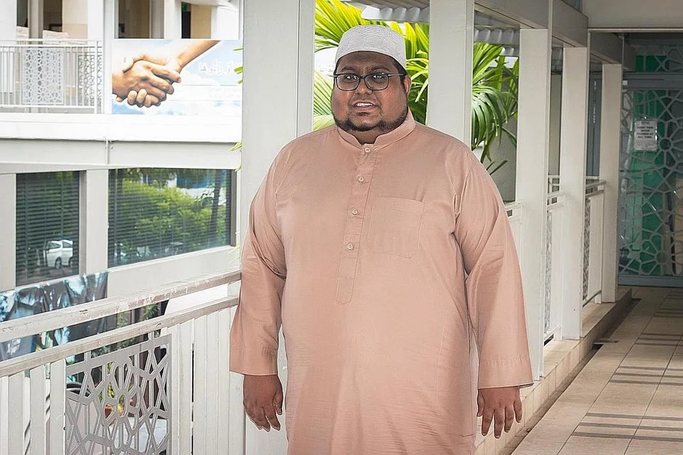 TANYA SOALAN: Ustaz Mohammad Khalid, Ustaz Syaaban Isaahak Piperdy (atas) dan Ustaz Mohammad Hanafi Othman. - Foto fail