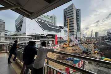 BAKAL JADI SEBAHAGIAN ZON EKONOMI KHAS?: Gambar menunjukkan tapak pembinaan Laluan Sistem Transit Laju (RTS Link) Johor Bahru-Singapura berhampiran Kompleks Kastam, Imigresen dan Kuarantin (CIQ) Sultan Iskandar.  Johor Bahru, iaitu ibu negeri Johor, sebahagian daripada kawasan pembangunan Iskandar.