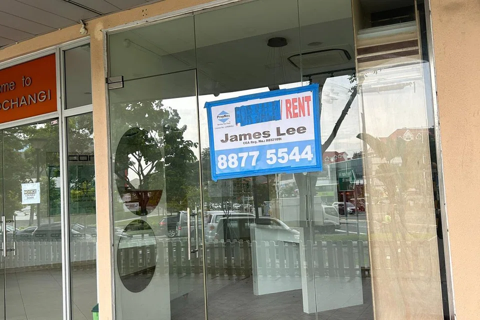 SUDAH DITUTUP: Pejabat syarikat ubah elok yang pemiliknya disyaki menghilangkan diri sudah ditutup dan disenarai untuk disewa.