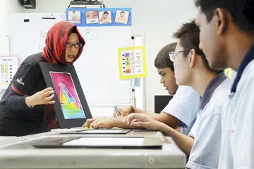Guru yang mengajar di sekolah pendidikan khas (Sped) akan menerima gaji lebih tinggi dalam beberapa tahun akan datang. 