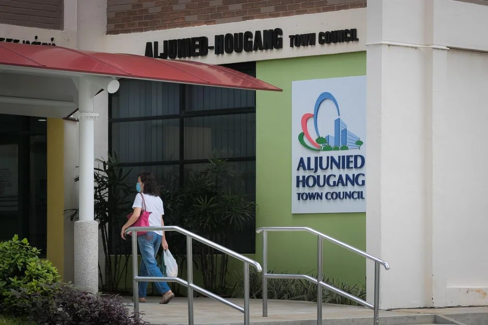 MINTA PENJELASAN: Kementerian Pembangunan Negara (MND) meminta Majlis Bandaran Aljunied-Hougang (AHTC) perjelas tugas dan kuasa Cik Sylvia Lim dan Encik Pritam Singh terhadap proses pembayaran dan pemerolehan.