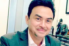DR RAZAK BAGINDA: Dilaporkan didakwa di Perancis atas tuduhan rasuah dalam penjualan kapal selam kepada Malaysia. - Foto fail