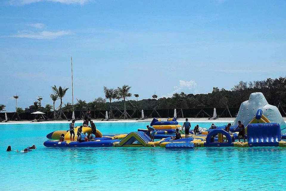 MENYERONOKKAN: Pelbagai kegiatan menyeronokkan menanti dalam suasana santai. - Foto ZAINAL ABIDIN JAMARI