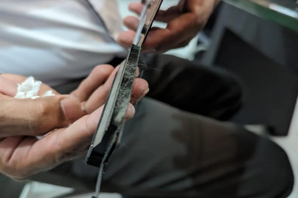 Habuk yang tersumbat dalam saluran udara komputer riba boleh menyekat kitaran udara dan menyebabkan suhu naik lalu menjejas komponen penting dalam peranti tersebut.