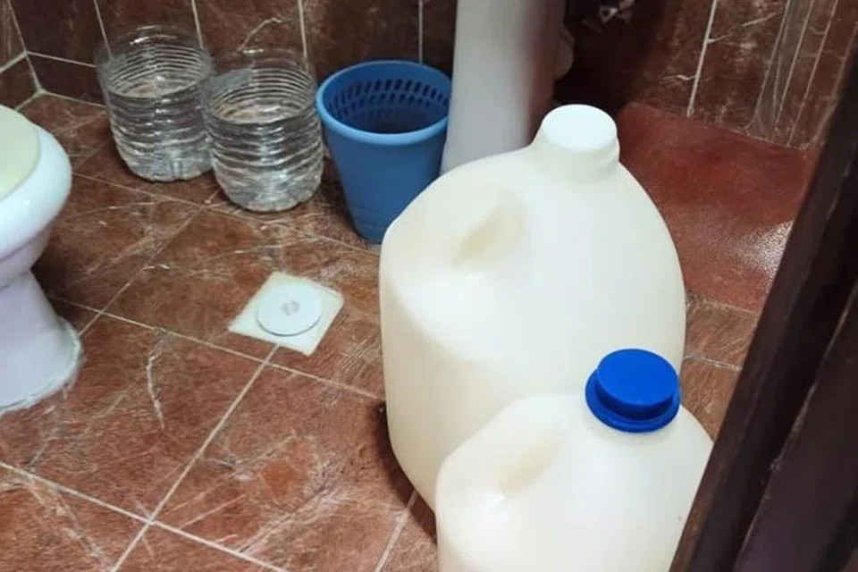 Setelah selesai menunaikan haji, sesetengah jemaah kembali menginap di apartmen di Shisha itu mendapati  bekalan elektrik dan air diputuskan dua hari sebelum ‘check out’ atau daftar keluar untuk pulang ke Singapura.