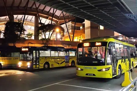 Kenderaan persendirian, teksi dan kereta privet yang mengambil atau menurunkan penumpang di laluan bas di Kompleks Sultan Abu Bakar (KSAB), Johor Bahru, akan dikenakan tindakan saman oleh Polis Diraja Malaysia (PDRM) dan Jabatan Pengangkutan Jalan (JPJ) bermula 1 Julai.