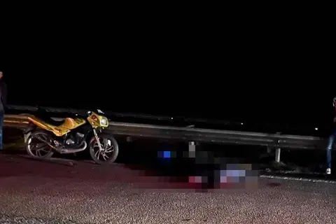 KEMATIAN: Muhammad Hafiz Azizi Mustafa Kamal, 20 tahun, dalam perjalanan dari arah Kampung Sri Bandi Kijal di Kemaman menghala ke madrasah di Kampung Bukit Bading di Ajil dengan menunggang motosikal jenis skuter.