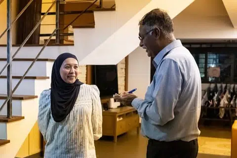 Menteri Negara (Pengangkutan merangkap Undang-Undang) yang juga bakal calon PAP untuk GRC Jurong East-Bukit Batok, Encik Murali Pillai, sering menulis keprihatinan penduduknya ketika melakukan lawatan dari rumah ke rumah di kawasan Bukit Batok. 